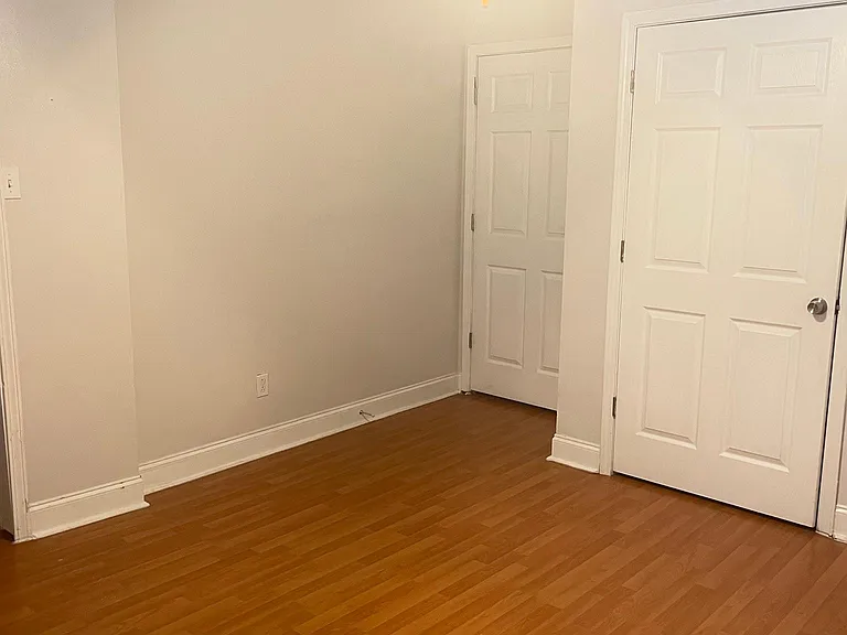 Bedroom 2 (larger bedroom)
