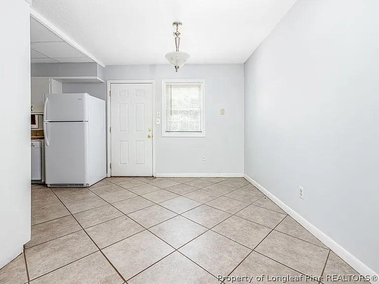 2328 Barrington Cir — Photo 13