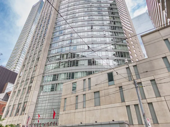 210 Victoria St #4407, Toronto, ON M5B 2R3