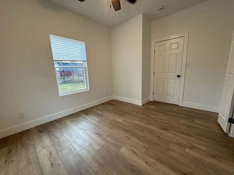 2730 E Admiral Ct — Photo 12