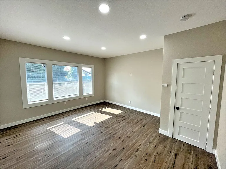 1804 NE 14th Ave #&-1407 — Photo 3