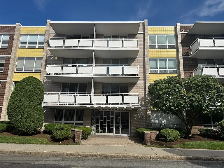 41 Park St #404 — Photo 16