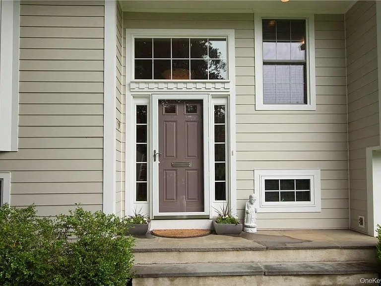 9 Franklin Ave — Photo 2