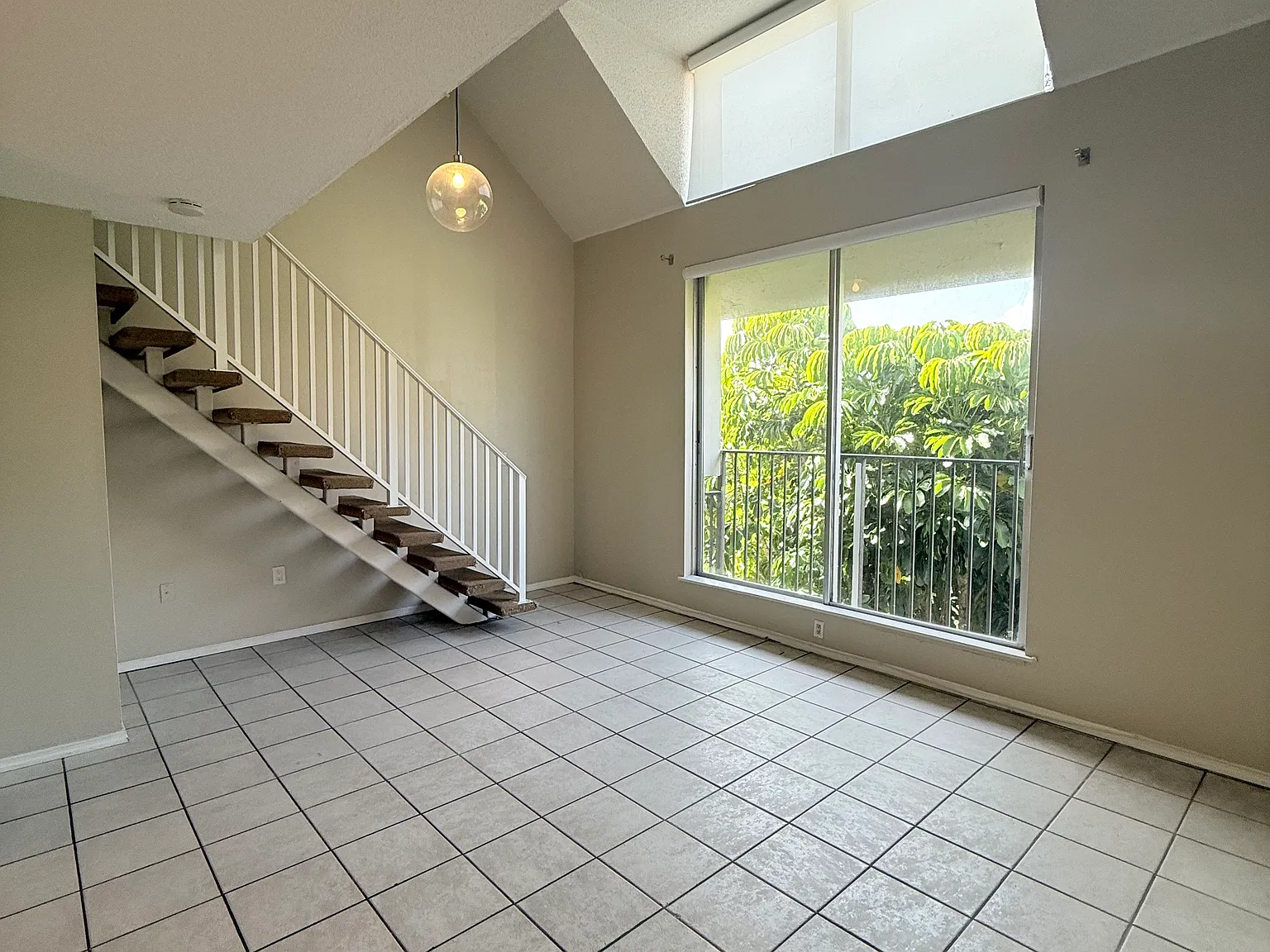 6886 N Kendall Dr — Photo 1