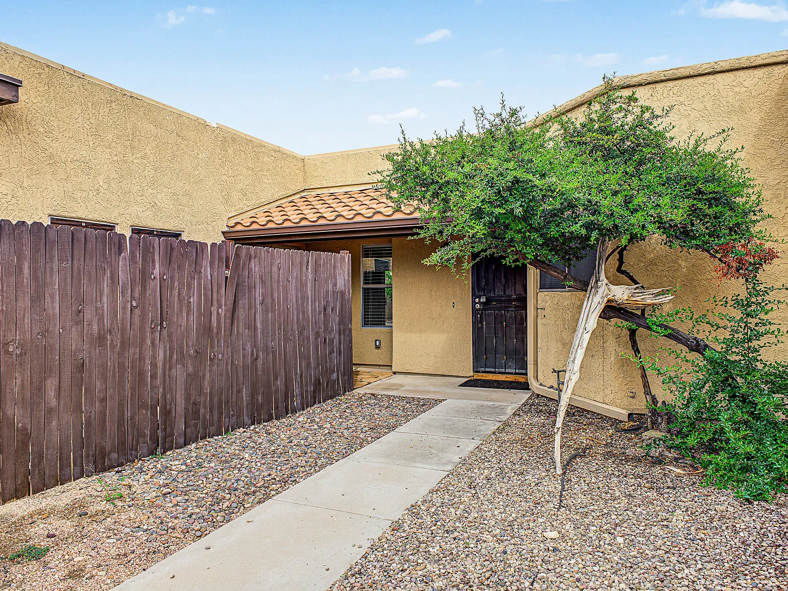 2 bed, 925 sqft, $1,450 — Photo 2