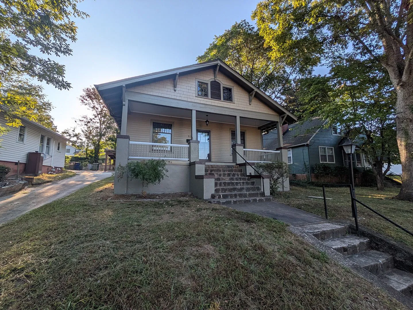 817 Hutton Street — Photo 2