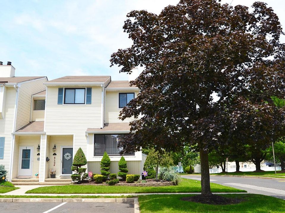 1st image of 161 Clubhouse Dr