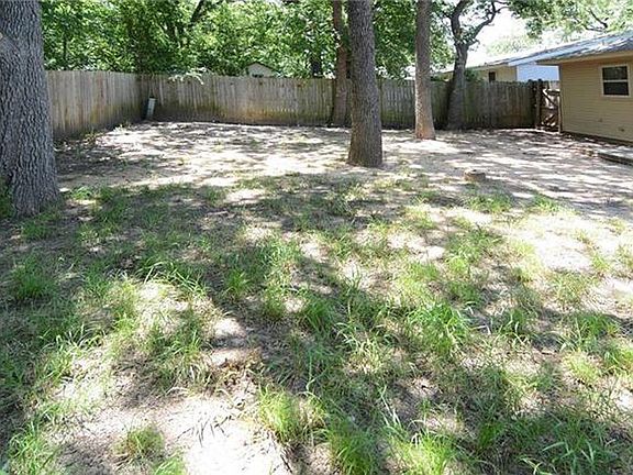 Not picture: in-ground fire pit!