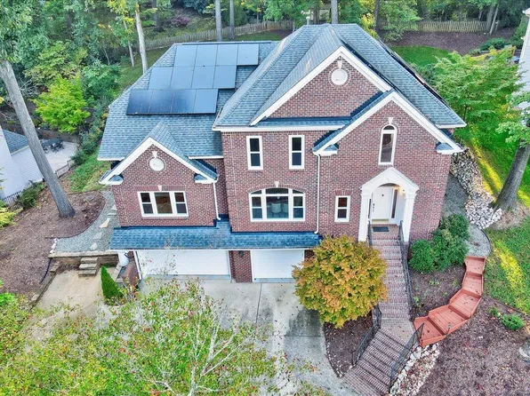 203 Fox Briar Ln, Cary, NC 27518