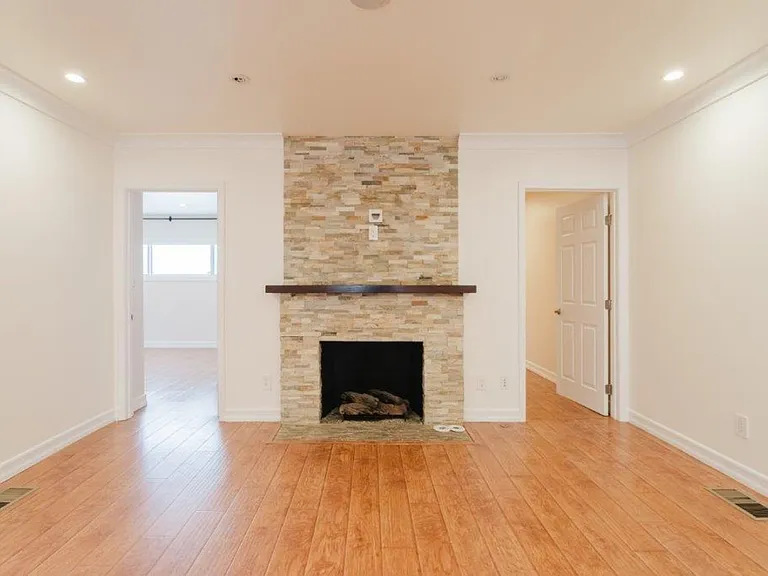 336 W Lexington Dr — Photo 11