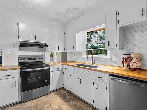5th image of 429 Stirlington Rd
