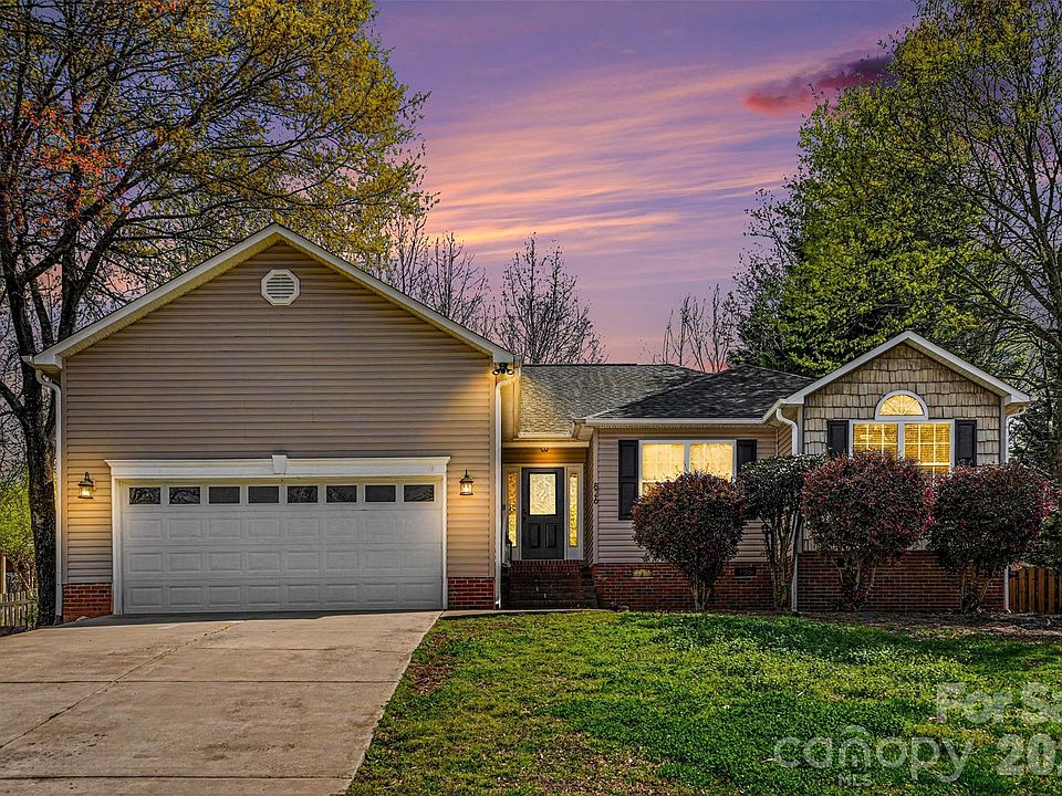 1st image of 826 Savannah Place Dr