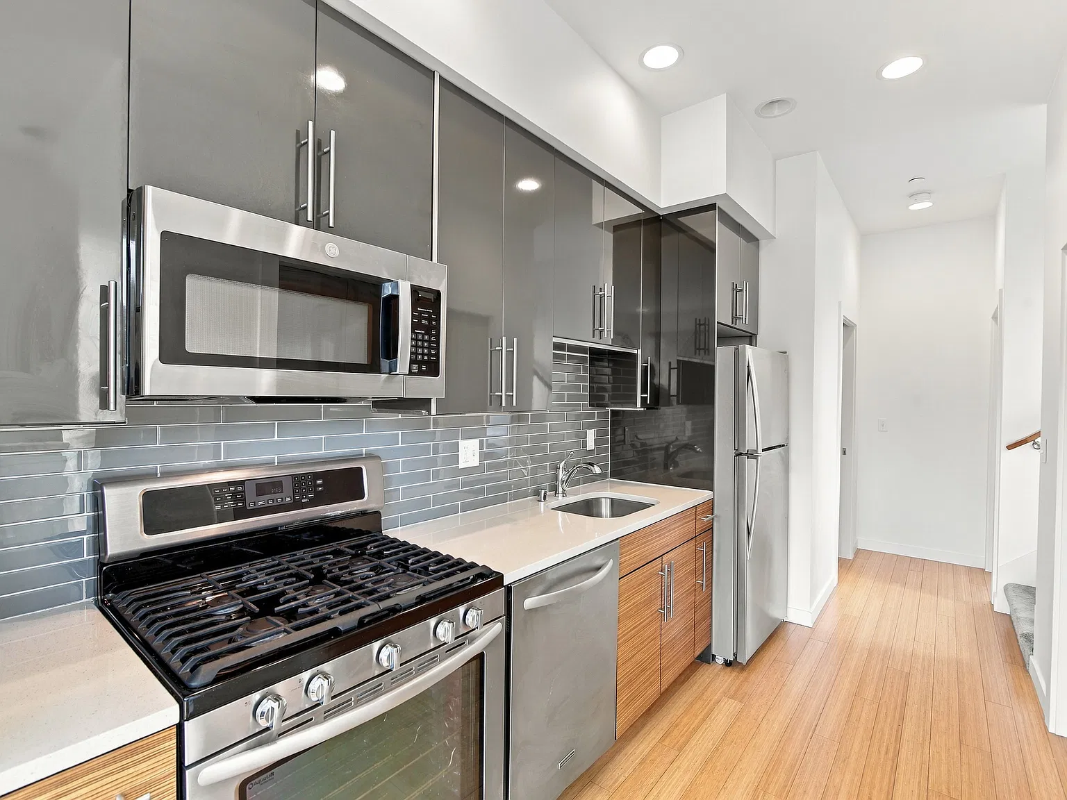 3 bed, 1.5 bath, 1100 sqft, $3,495 — Photo 4