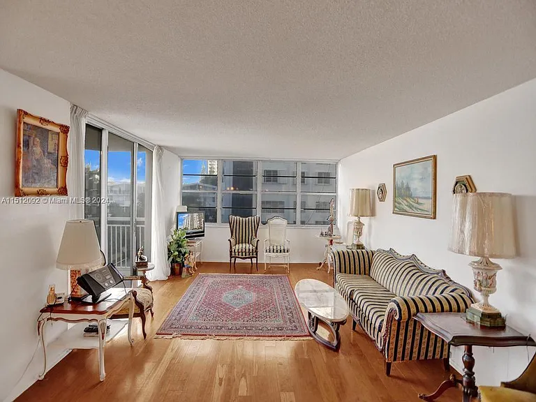 18051 Biscayne Blvd #304 — Photo 2