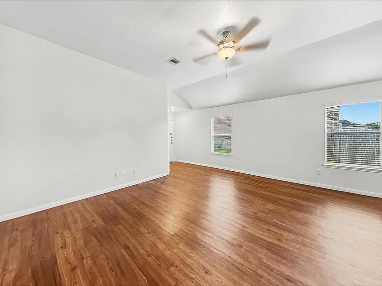 3934 Hawthorne Glen Ct — Photo 6