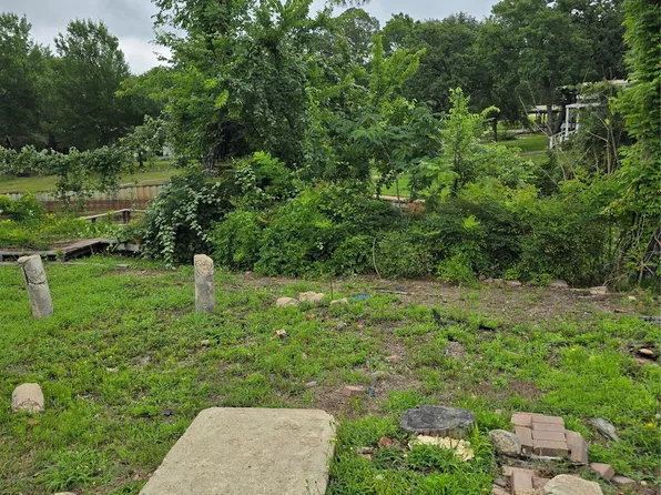 104 Shoreline Dr, Malakoff, TX 75148