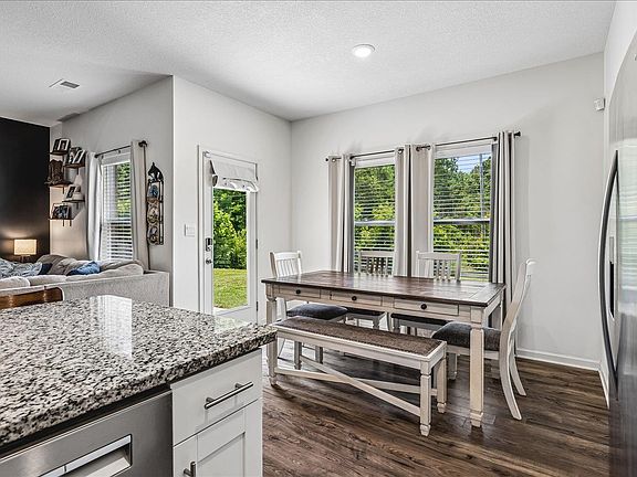 5th image of 70 Charles Cir