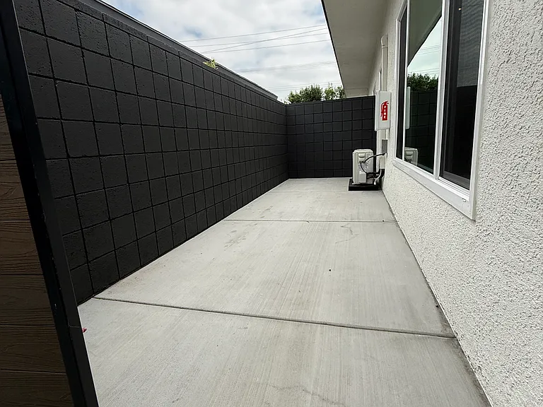 1509 N Hollywood Way #B — Photo 29