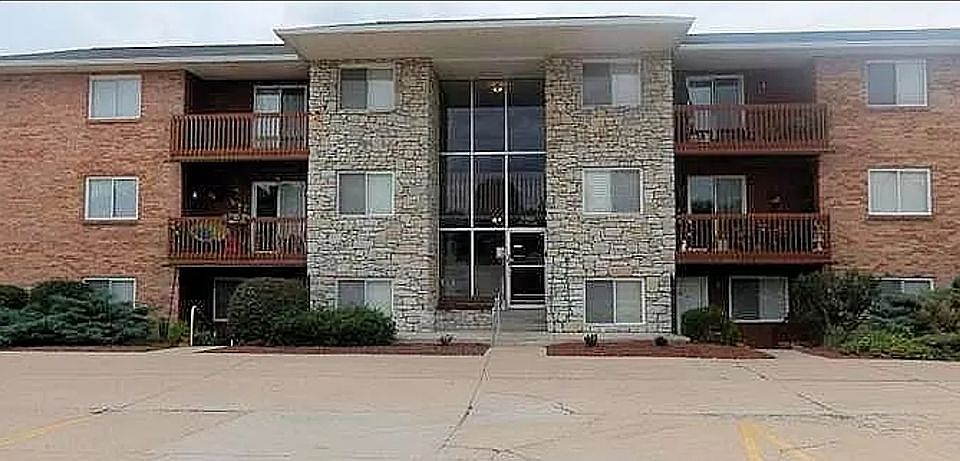 1st image of 5365 Camelot Dr APT 44