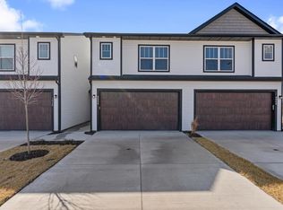 5934 Butterfield Ct E, Bettendorf, IA