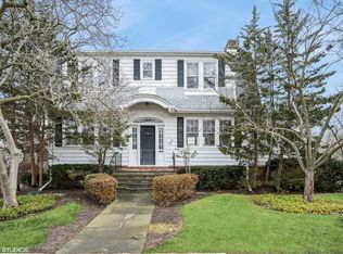 945 Elm St, Winnetka, IL 60093