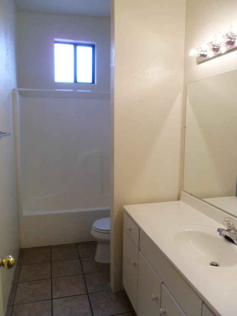 5 bed, 1714 sqft, $3,800 — Photo 2