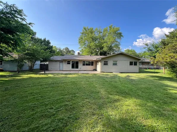 2121 W Wedington Dr, Fayetteville, AR 72701