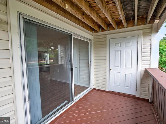 3rd image of 9262 Chapman Oak Dr
