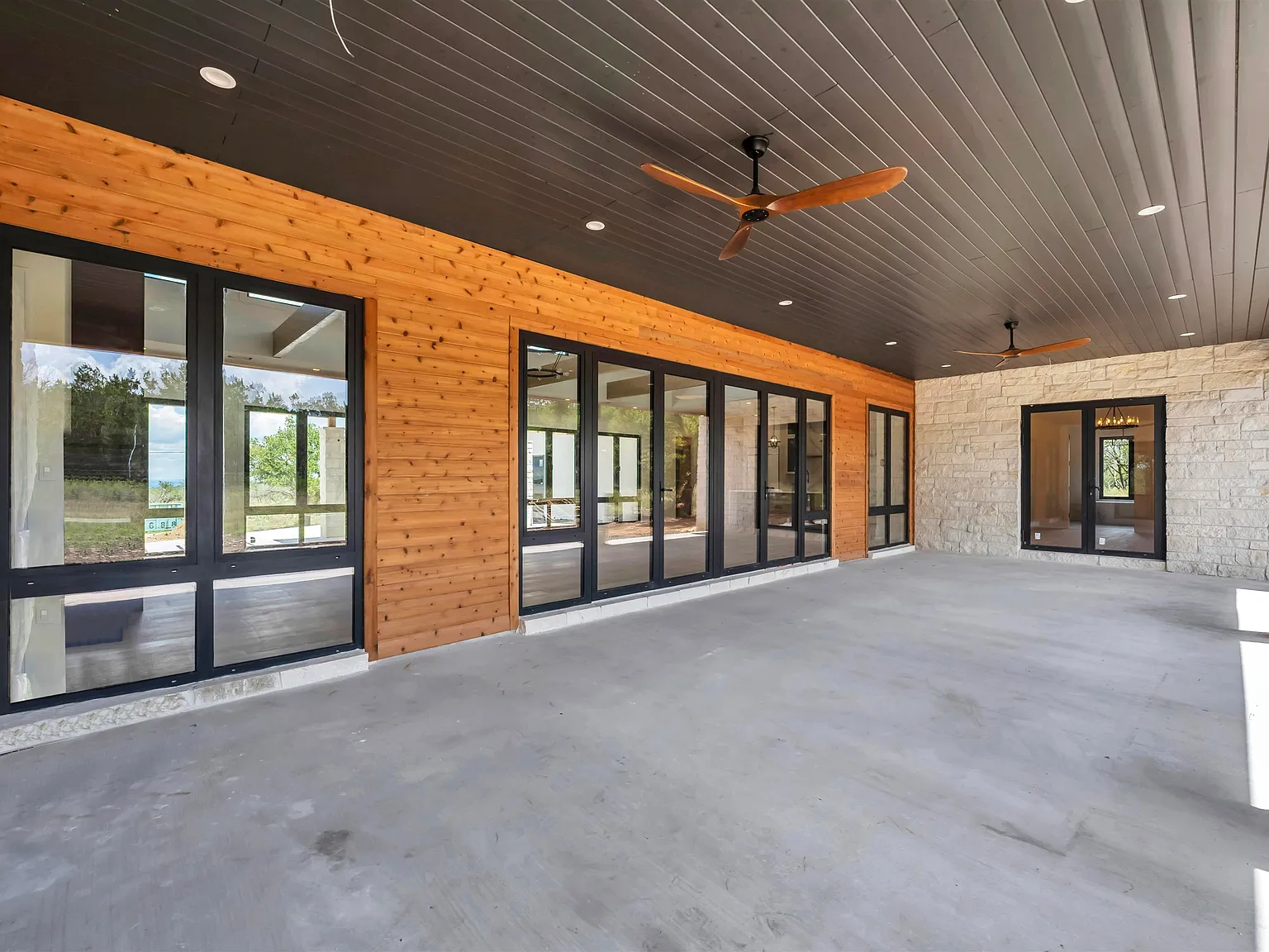 4 bed, 4.5 bath, 3761 sqft, $5,500 — Photo 4