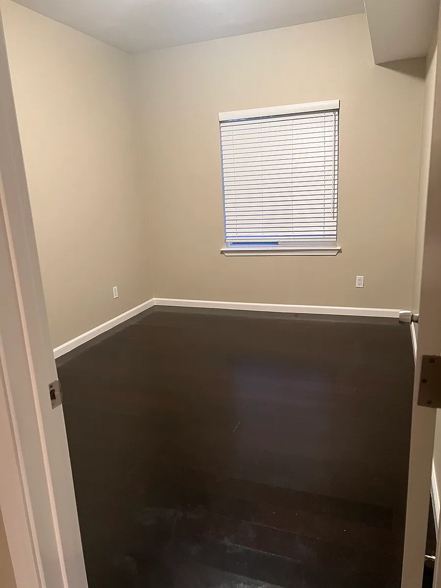 Building Photo - 1818 Moore Blvd #220