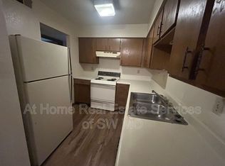 1947 S Ingram Mill Rd #D4, Springfield, MO 65804