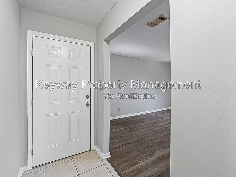 1925 1/2 Wrightsboro Rd #B — Photo 2