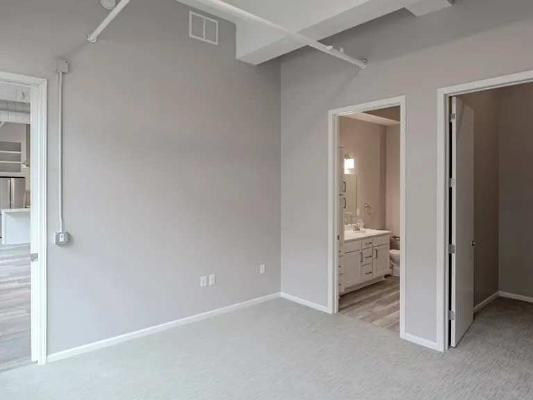 133 E 7th St — Photo 30