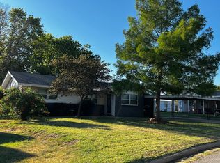 222 Hoover Cir, Elk City, OK 73644