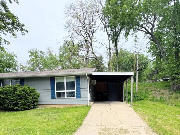 2054 Saint Joseph Ln, Valparaiso, IN 46385