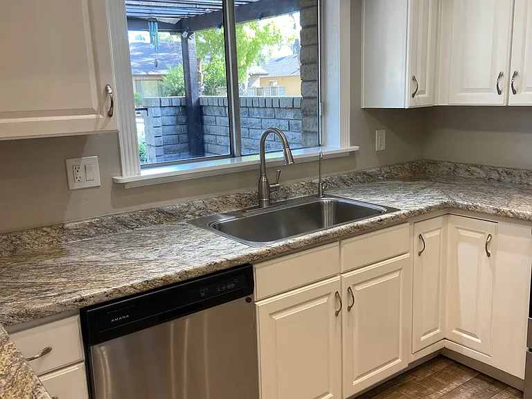102 W Loma Vista Dr #104 — Photo 4