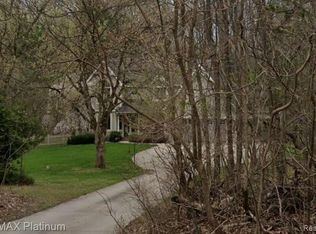 13260 White Lake Rd, Fenton, MI 48430