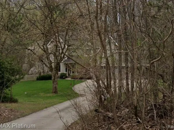 13260 White Lake Rd, Fenton, MI 48430