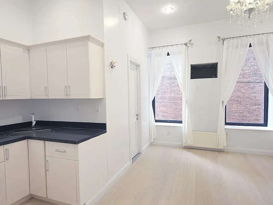 78 Herkimer St #206