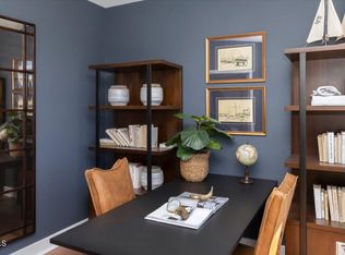 1 Longwood Dr, Monroe Township, NJ 08831