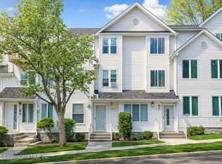 221 Arlo Rd, Staten Island, NY 10301