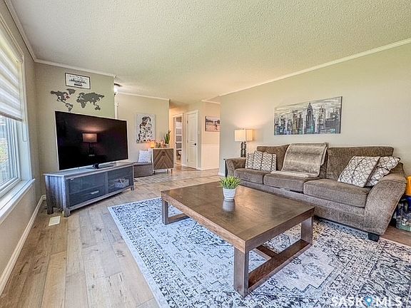 3rd image of 31 Burke Crescent