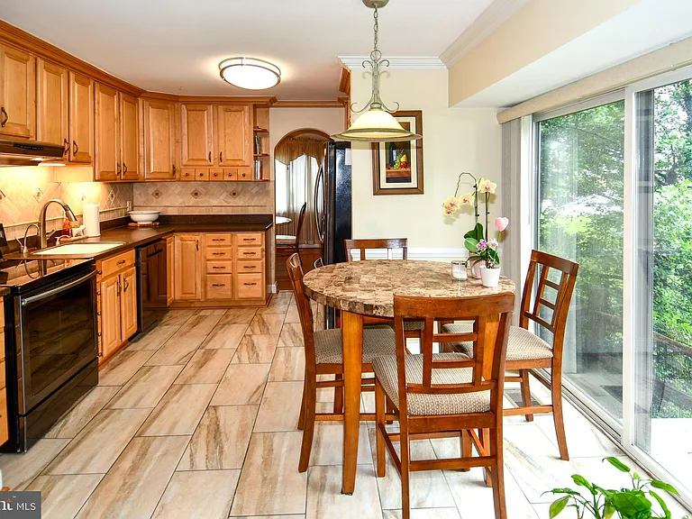 9401 Hickory View Pl — Photo 11