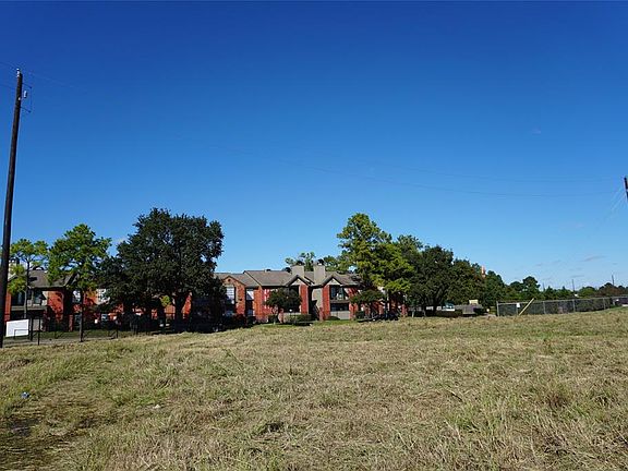 5th image of 15111 Ella Blvd