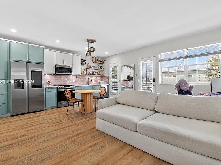 8600 Byron Ave #9 — Photo 6