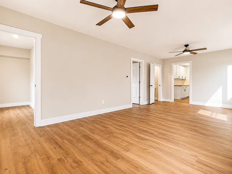 401 Louviers Ave — Photo 4