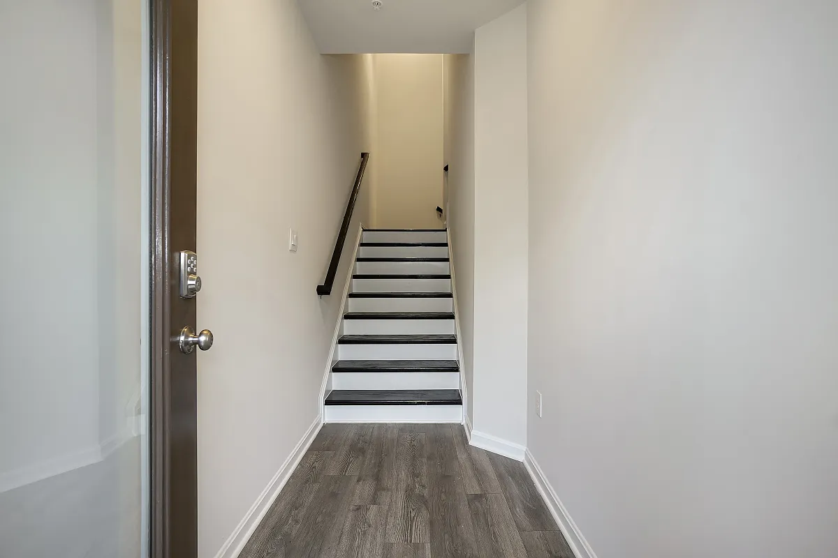 4 bed, 3.5 bath, 2334 sqft, $3,000 — Photo 3