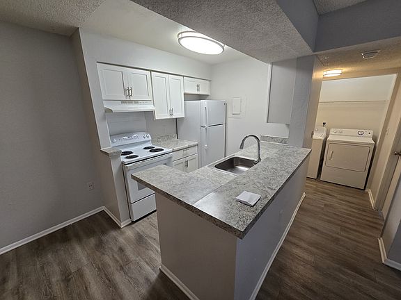 4th image of 5103 Westwinds Dr