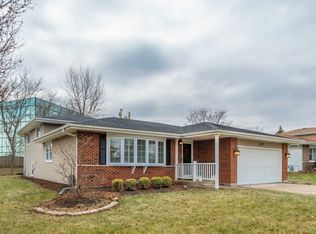 1927 W Spring Ridge Dr, Arlington Heights, IL 60004