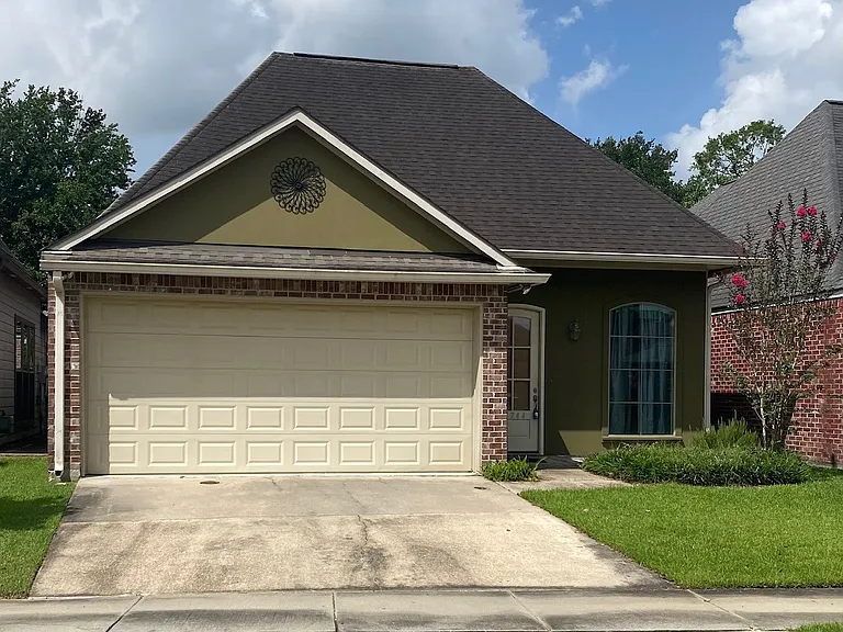 17744 Spring Creek Dr — Photo 2